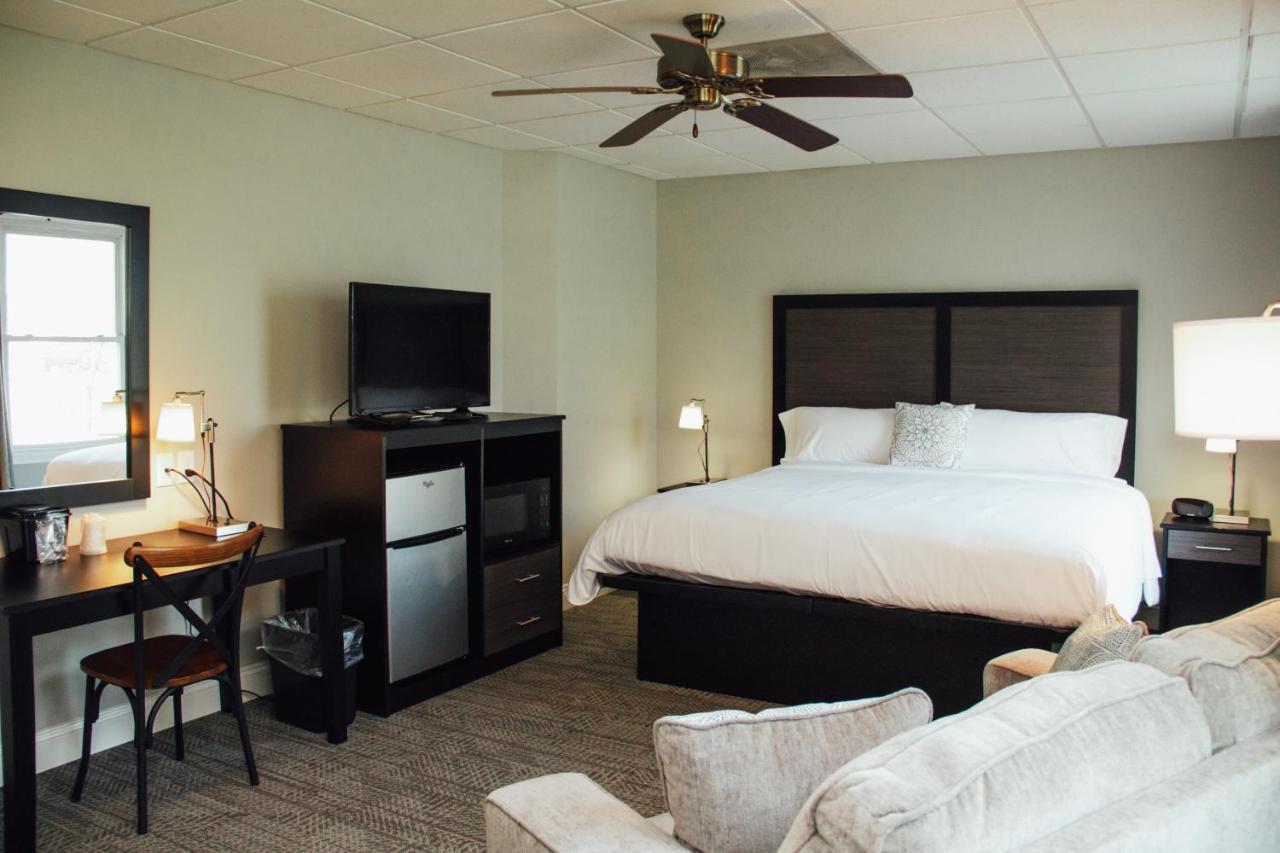 Country Squire Inn And Suites New Holland Exterior foto