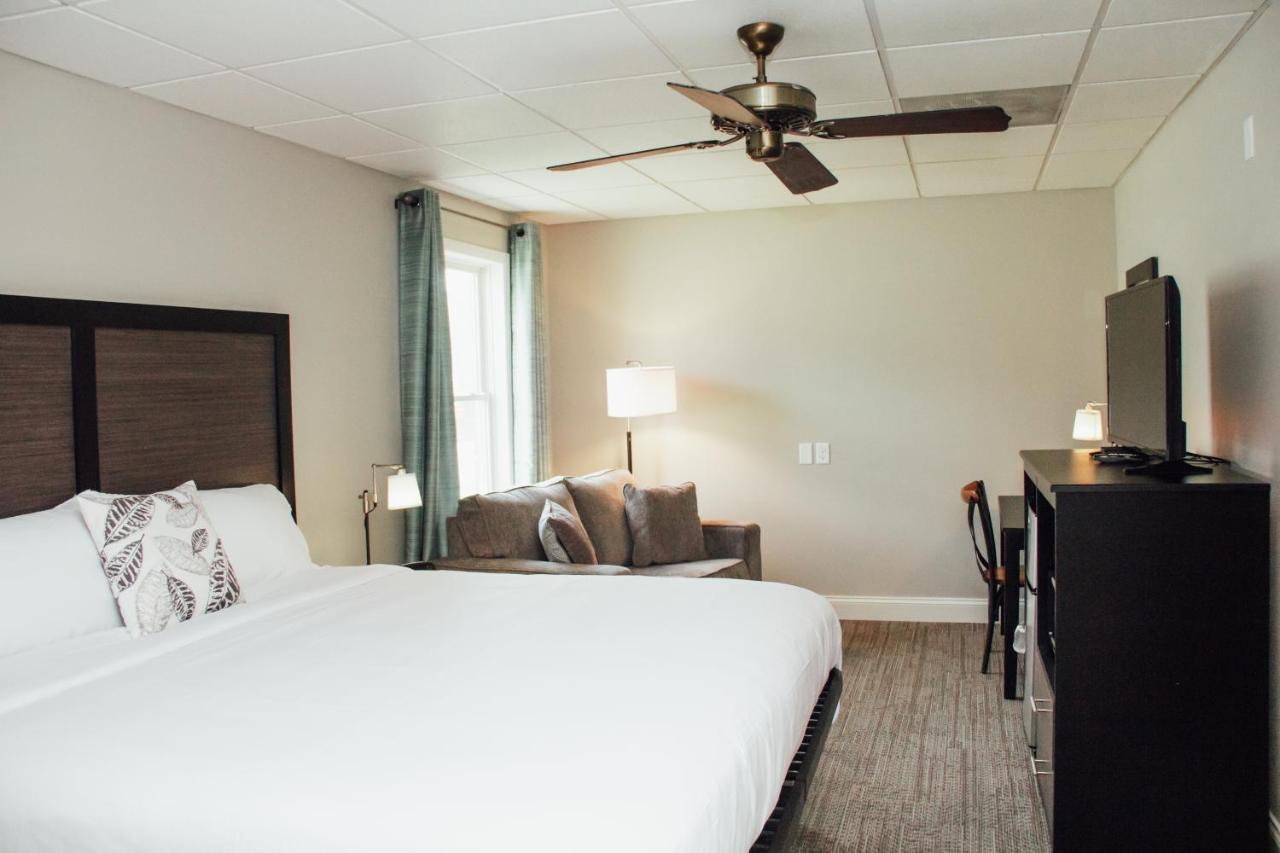 Country Squire Inn And Suites New Holland Exterior foto