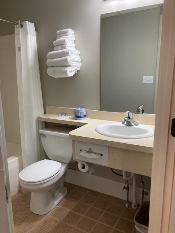 Country Squire Inn And Suites New Holland Exterior foto