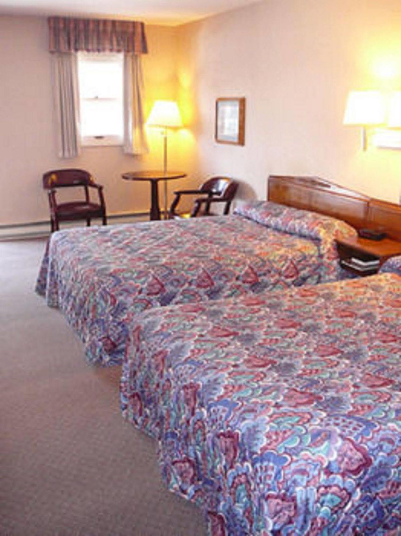 Country Squire Inn And Suites New Holland Exterior foto